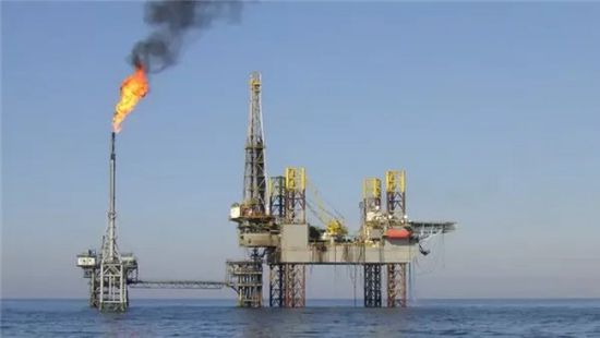 توقعات بانخفاض أسعار النفط دون 60 دولاراً بعد قرار أوبك+