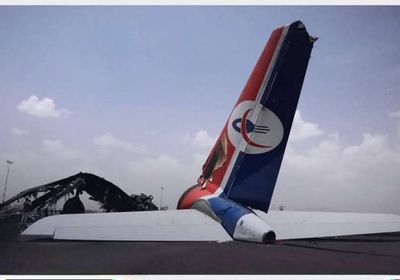 "النقل" تحمل "الحوثي" مسؤولية تدمير نصف طائرات "اليمنية"