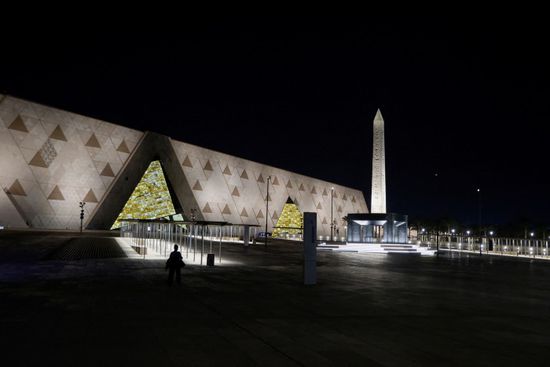 مصر: نقل 163 قطعة جديدة من مجموعة "الملك الذهبي" للمتحف الكبير