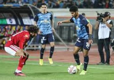البنك الأهلي يقسو على بيراميدز ويهدي صدارة الدوري للأهلي
