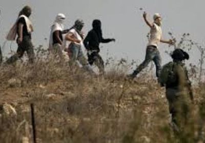 مستوطنون يهاجمون فلسطينيين جنوب الخليل