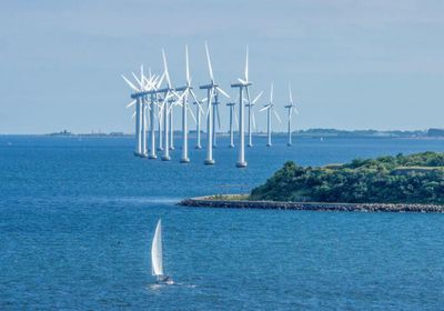 "أورستد" تلغي مشروع مزرعة رياح بحرية ضخمة في بريطانيا