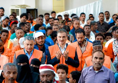 بيومهم العالمي.. محافظ عدن يكرم عمال صندوق النظافة والتحسين