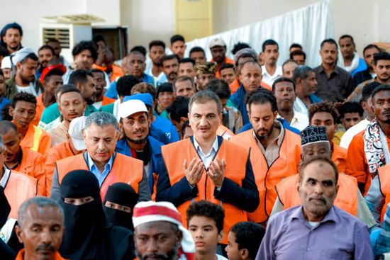 بيومهم العالمي.. محافظ عدن يكرم عمال صندوق النظافة والتحسين