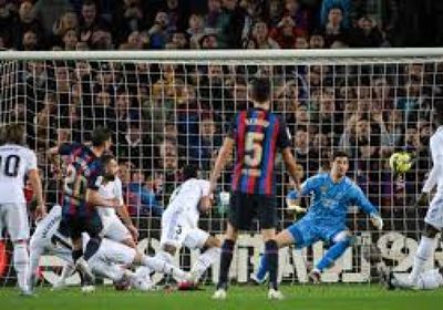برشلونة يقترب من حسم لقب الدوري بفوز مثير على ريال