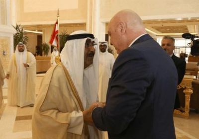 أمير الكويت يعلن رفع التمثيل الدبلوماسي مع لبنان