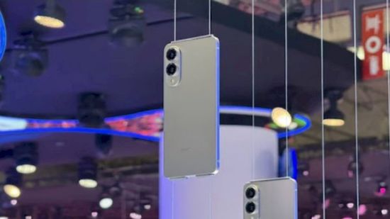 سامسونغ تطرح أنحف هاتف معزز بالذكاء الاصطناعي