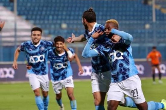 بيراميدز يقبل هدية حارس الزمالك