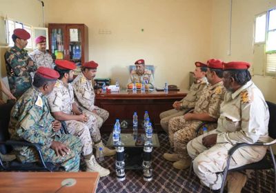 بارجاش يزور مواقع لواء شبام ويثمن جاهزية أفراده