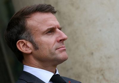 ماكرون يعتبر سياسة نتنياهو في غزة "مخزية"