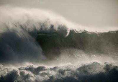 عقب الزلزال.. اليونان تحذر من حدوث تسونامي