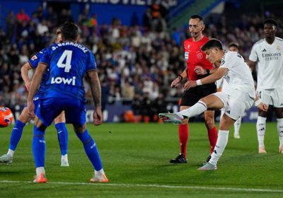 رأسية بالارد ترسل سندرلاند لنهائي ملحق الصعود للدوري الإنجليزي