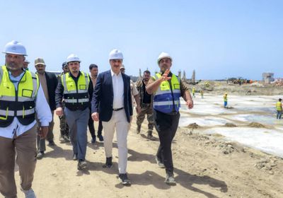 الممول من الإمارات.. لملس يزور موقع مشروع المستشفى الحديث