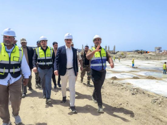 الممول من الإمارات.. لملس يزور موقع مشروع المستشفى الحديث