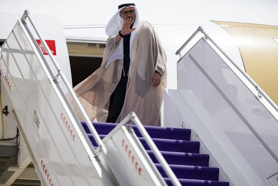بعد مشاركته بالقمة الخليجية الأمريكية.. ولي عهد أبوظبي يغادر الرياض