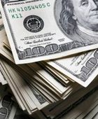 الدولار يواصل خسائره متأثرًا بتوقعات تخفيف السياسة النقدية