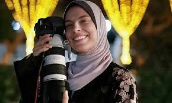 مهرجان كان يوجه تحية للمصورة الفلسطينية فاطمة حسونة