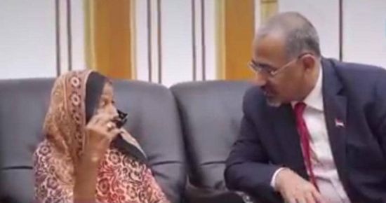 الرئيس الزُبيدي ينعي "أم الثوار": نموذج للمرأة الجنوبية المناضلة