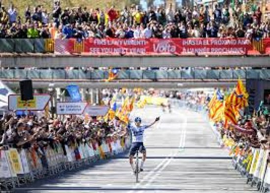 أيوسو يفوز بالمرحلة السابعة من سباق إيطاليا للدراجات 