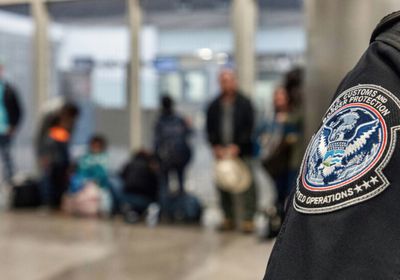 إدارة ترامب تطلب 20 ألف جندي لتنفيذ حملات الترحيل الجماعي