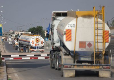 رسمياً.. الجيش الإسرائيلي يؤكد إدخال وقود وغذاء لغزة