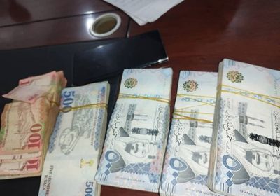 القبض على متهم بسرقة 220 ألف ريال سعودي في عدن