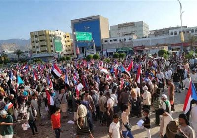 متظاهرو ساحة العروض ينددون بانهيار الخدمات الأساسية