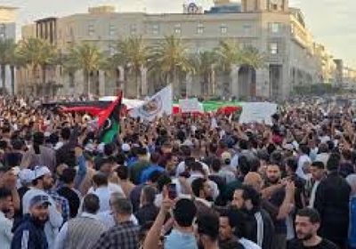 طرابلس.. مئات المتظاهرين يطالبون برحيل الدبيبة