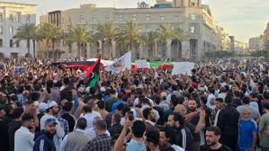 طرابلس.. مئات المتظاهرين يطالبون برحيل الدبيبة