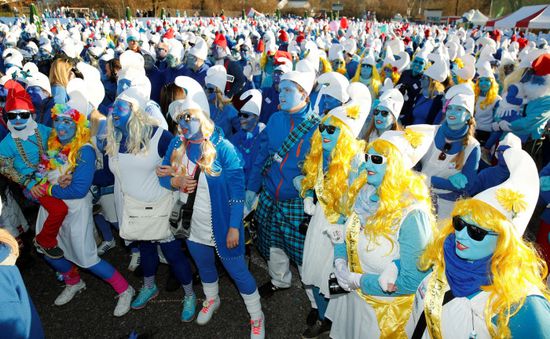 مدينة فرنسية تحطم الرقم القياسي لأكبر تجمّع للسنافر في العالم