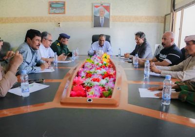 سلطة شبوة تبحث تداعيات تفاقم ظاهرة تدفق النازحين