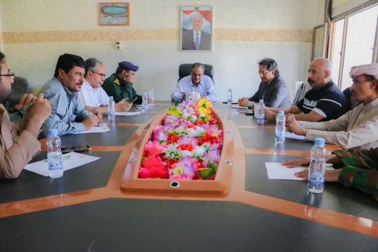 سلطة شبوة تبحث تداعيات تفاقم ظاهرة تدفق النازحين