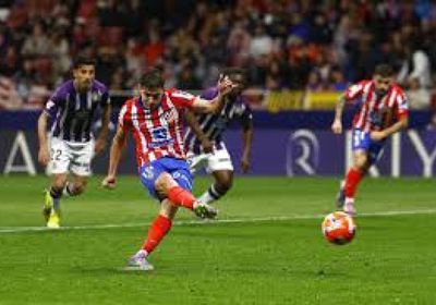 ثنائية ألفاريز تقود أتليتيكو لفوز سهل على بيتيس بالدوري