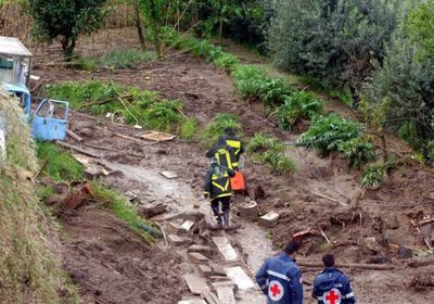 إندونيسيا تطلق بحثا عن 19 مفقودا بعد انهيار أرضي بمنجم ذهب في بابوا