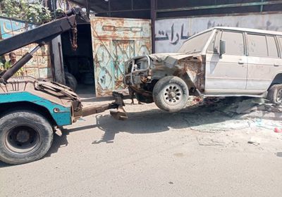 استمرار حملة رفع هياكل السيارات من شوارع المنصورة