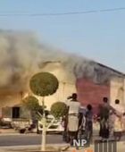 حريق مستودع لمعدات الطاقة في الغيضة يخلف خسائر مادية فادحة