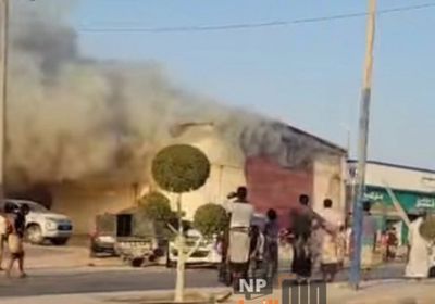 حريق مستودع لمعدات الطاقة في الغيضة يخلف خسائر مادية فادحة