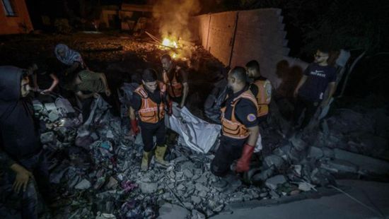 مقتل 8 فلسطينيين في قصف منزل شرق دير البلح