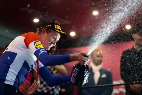 هولي يفوز بالمرحلة العاشرة من سباق إيطاليا للدراجات