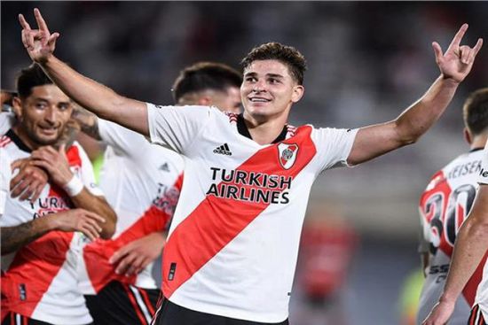 بلاتينسي يفوز على ريفر بليت بركلات الترجيح