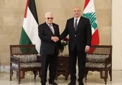 محمود عباس في لبنان للبحث في سلاح مخيمات اللاجئين الفلسطينيين