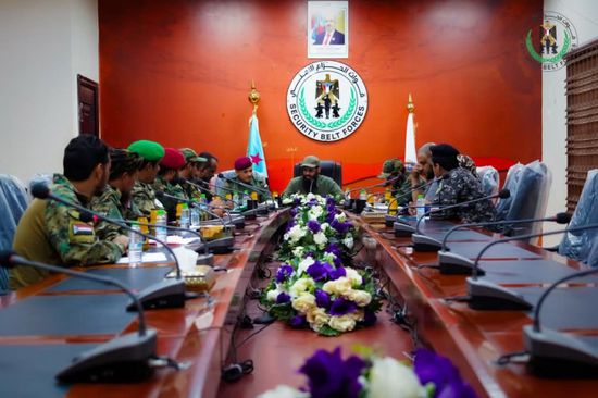 قيادة "الحزام الأمني" تطلع على أداء قطاع الإمداد والتموين