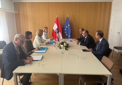 وزير الخارجية المصري يبحث مع نظيرته النمساوية التعاون المشترك