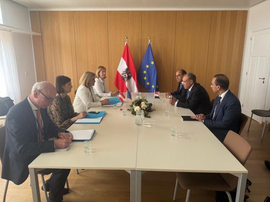 وزير الخارجية المصري يبحث مع نظيرته النمساوية التعاون المشترك