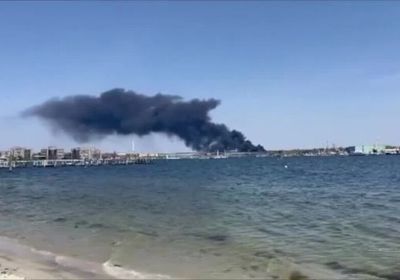 مصر.. اندلاع حريق ضخم بمركب سياحي في الغردقة