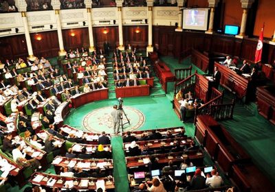 البرلمان التونسي يحظر عقود العمل عبر "المناولة"