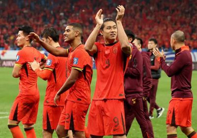 لي يعود لتشكيلة الصين في مباراتين حاسمتين بتصفيات كأس العالم لكرة القدم