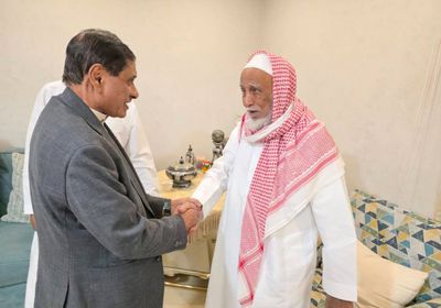 البحسني يزور الجوهي في الرياض للاطمئنان على صحته