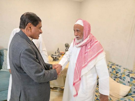 البحسني يزور الجوهي في الرياض للاطمئنان على صحته