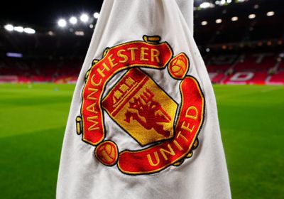 سهم "مانشستر يونايتد" يتراجع بعد خسارة نهائي الدوري الأوروبي